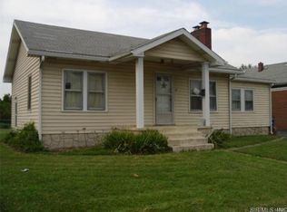 15 W Macarthur Dr, Cottage Hills, IL
