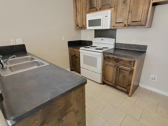 3rd image of 2215 N Palace Ave #1