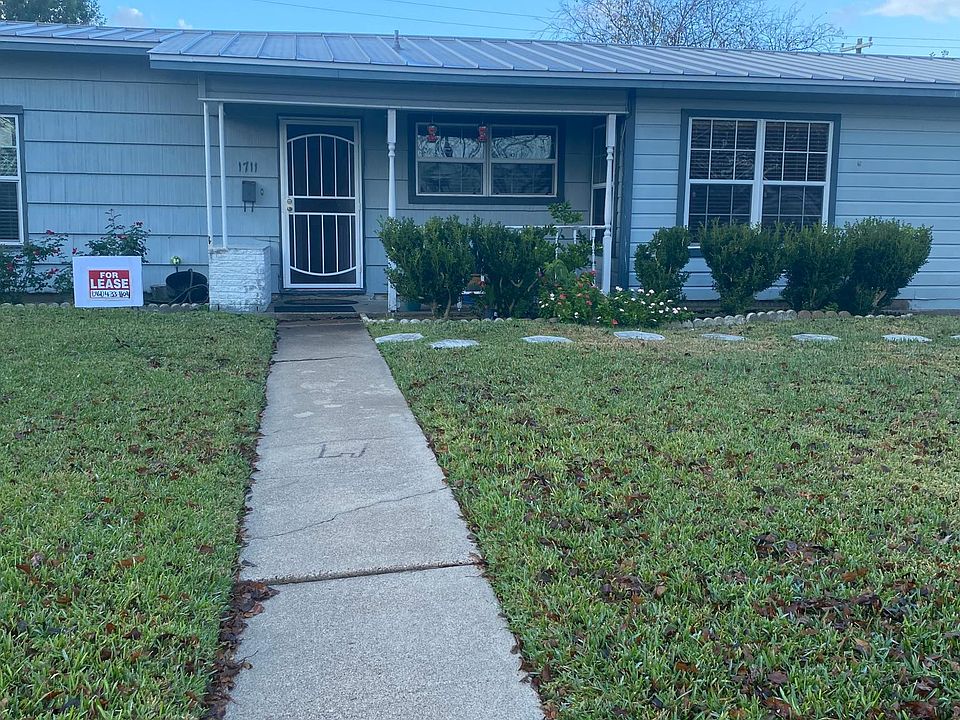 2nd image of 1711 Milam Dr