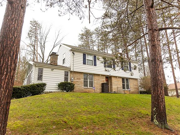 3rd image of 4 Orchard Ln