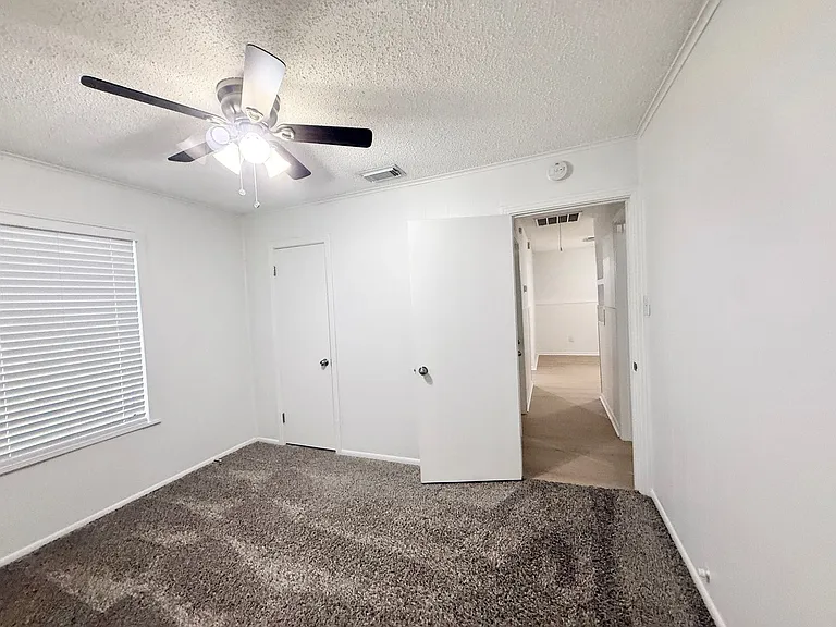 1121 N Chenango St — Photo 18