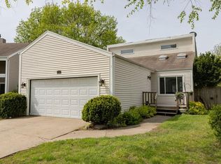704 Knolls Ct, West Des Moines, IA 50265