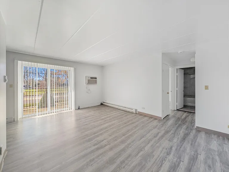 350 S Main St #6 — Photo 4