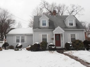34 Lancaster St, Springfield, MA 01118