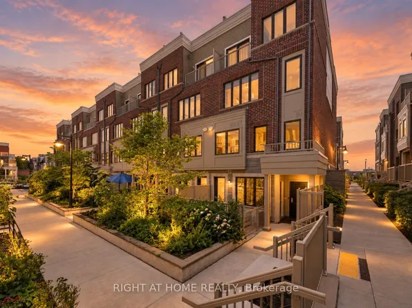 85 Eastwood Park Gdns #17, Toronto, ON M8W 0B9