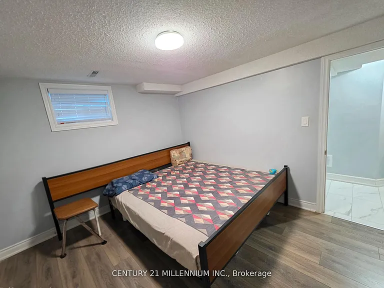 23 Malcolm Cres — Photo 17