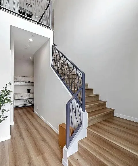 2423 Curtis Ave — Photo 8