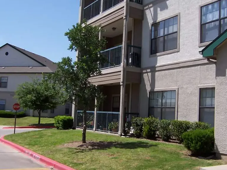 Arlington Park Villas — Photo 6