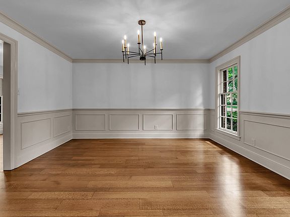 3rd image of 137 Perkins Ext