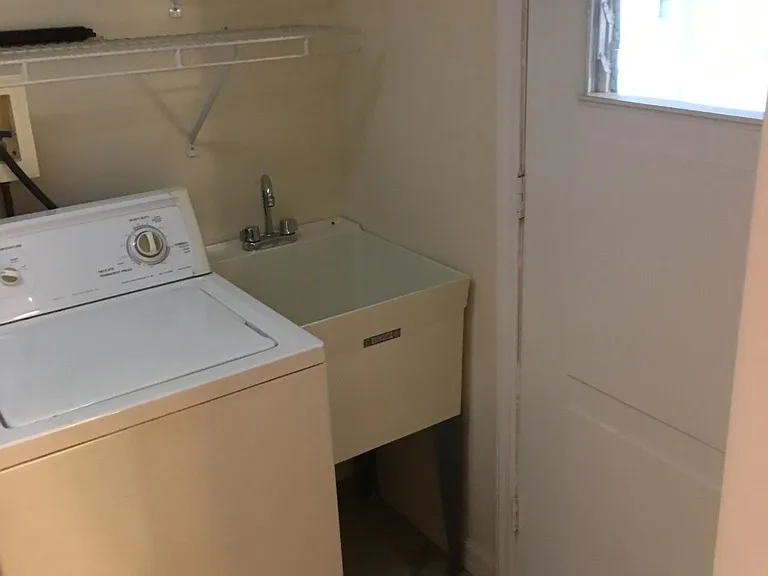 Laundry sink