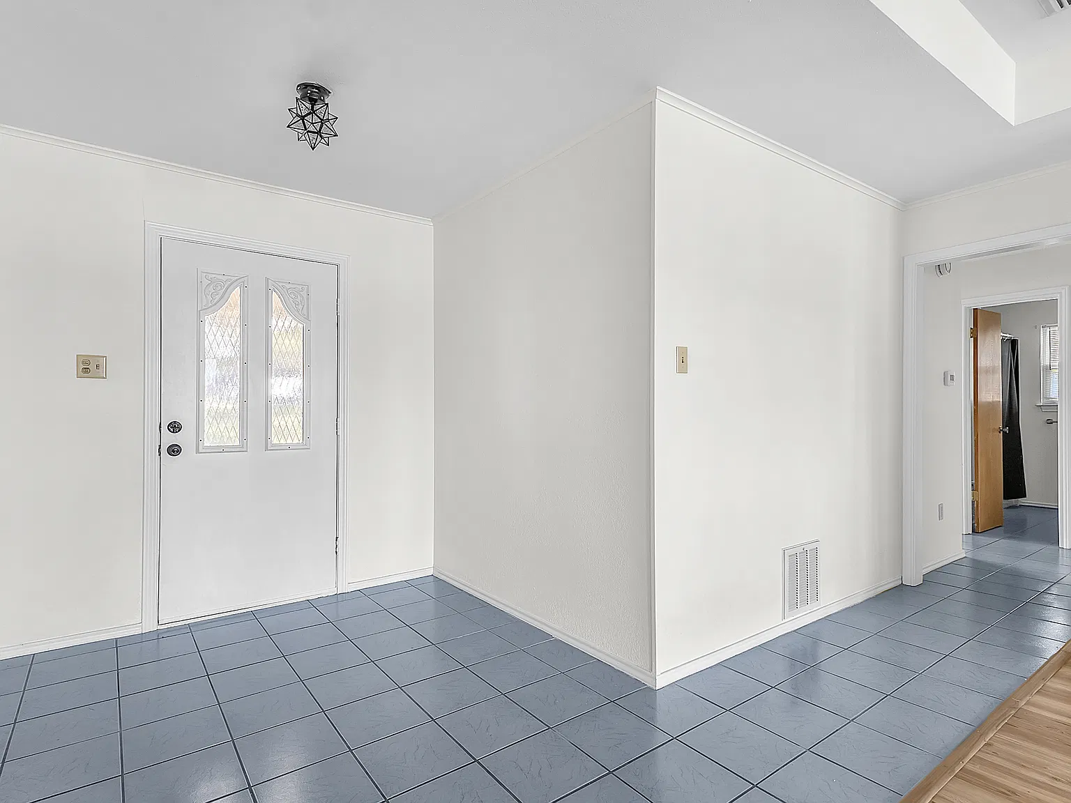 3 bed, 1934 sqft, $3,000 — Photo 3
