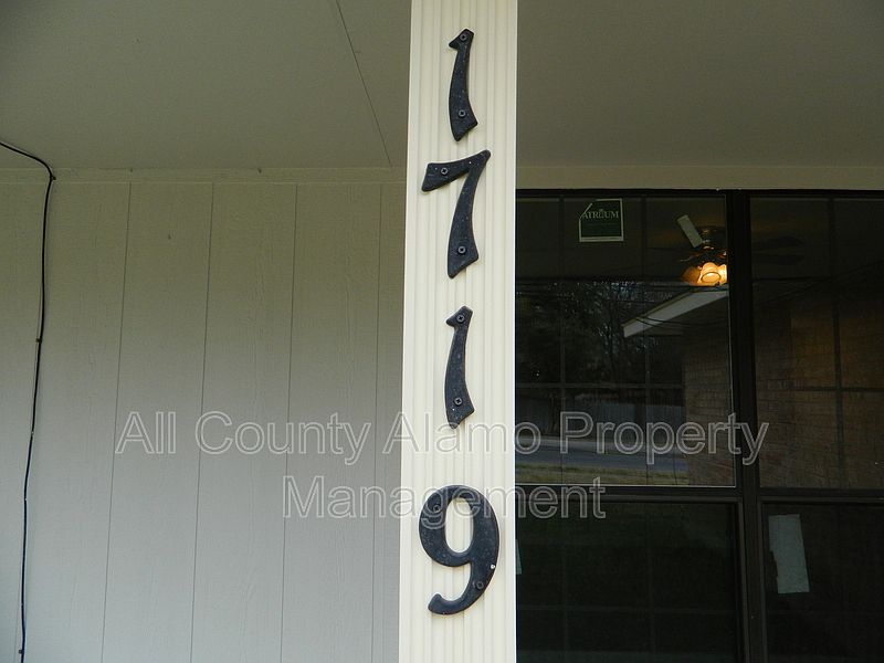 1st image of 1719 Patricia Dr