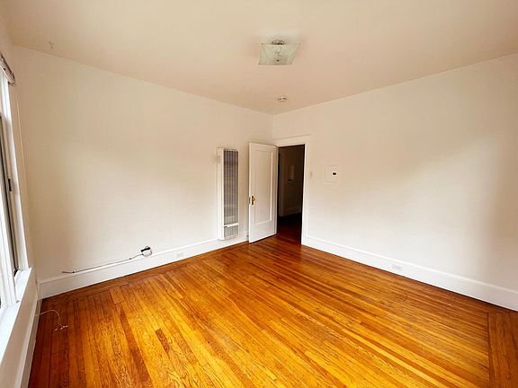 4th image of 1703 Lincoln Way