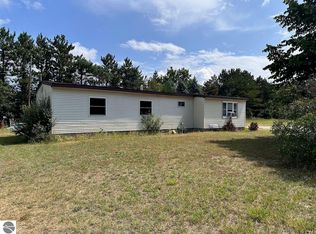 8872 Valley Rd NW, Rapid City, MI 49676