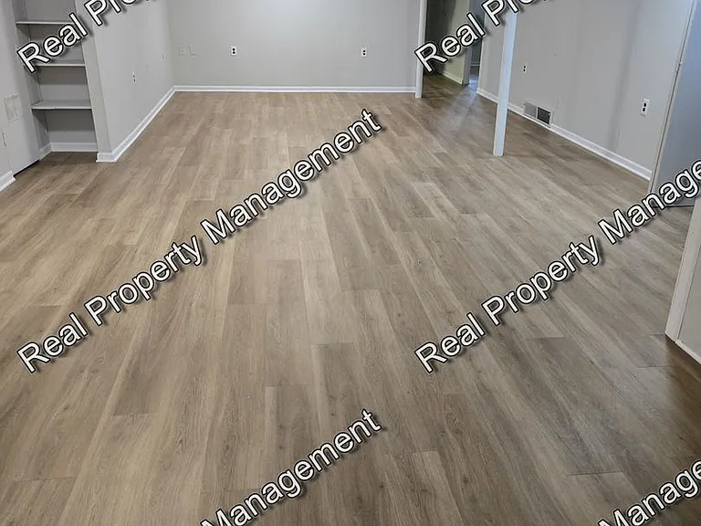 8118 Monroe Ave — Photo 11