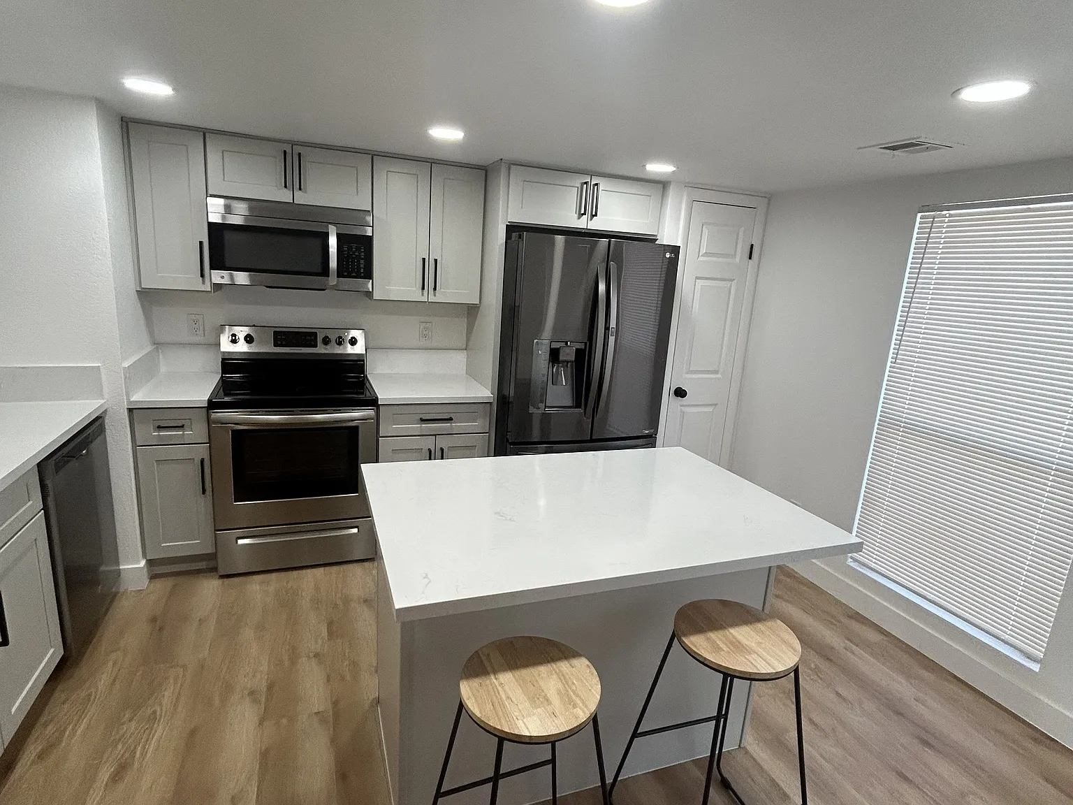 2 bed, 1015 sqft, $1,600 — Photo 3