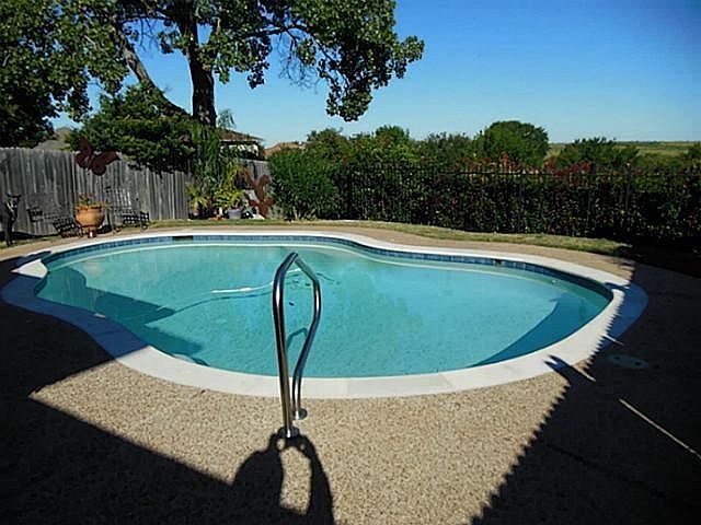 1st image of 10020 Stoneleigh Dr