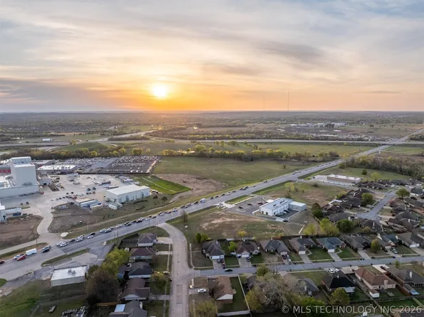 1 E Highway 51, Broken Arrow, OK 74014