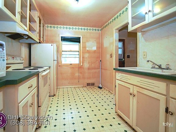 4th image of 2328-2330 N Huston Ave