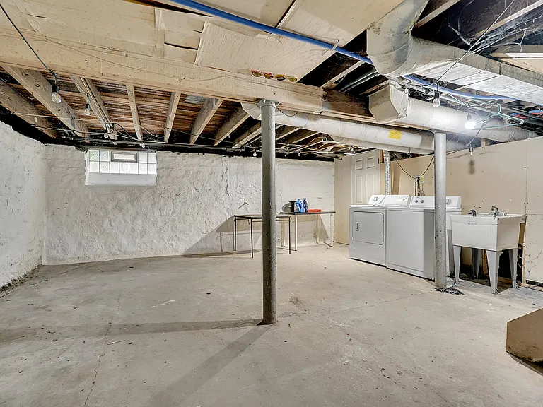 75 Montrose Ave #1 — Photo 9
