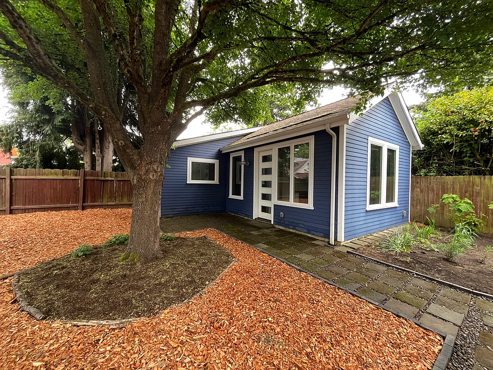 7228 N Villard Ave #B