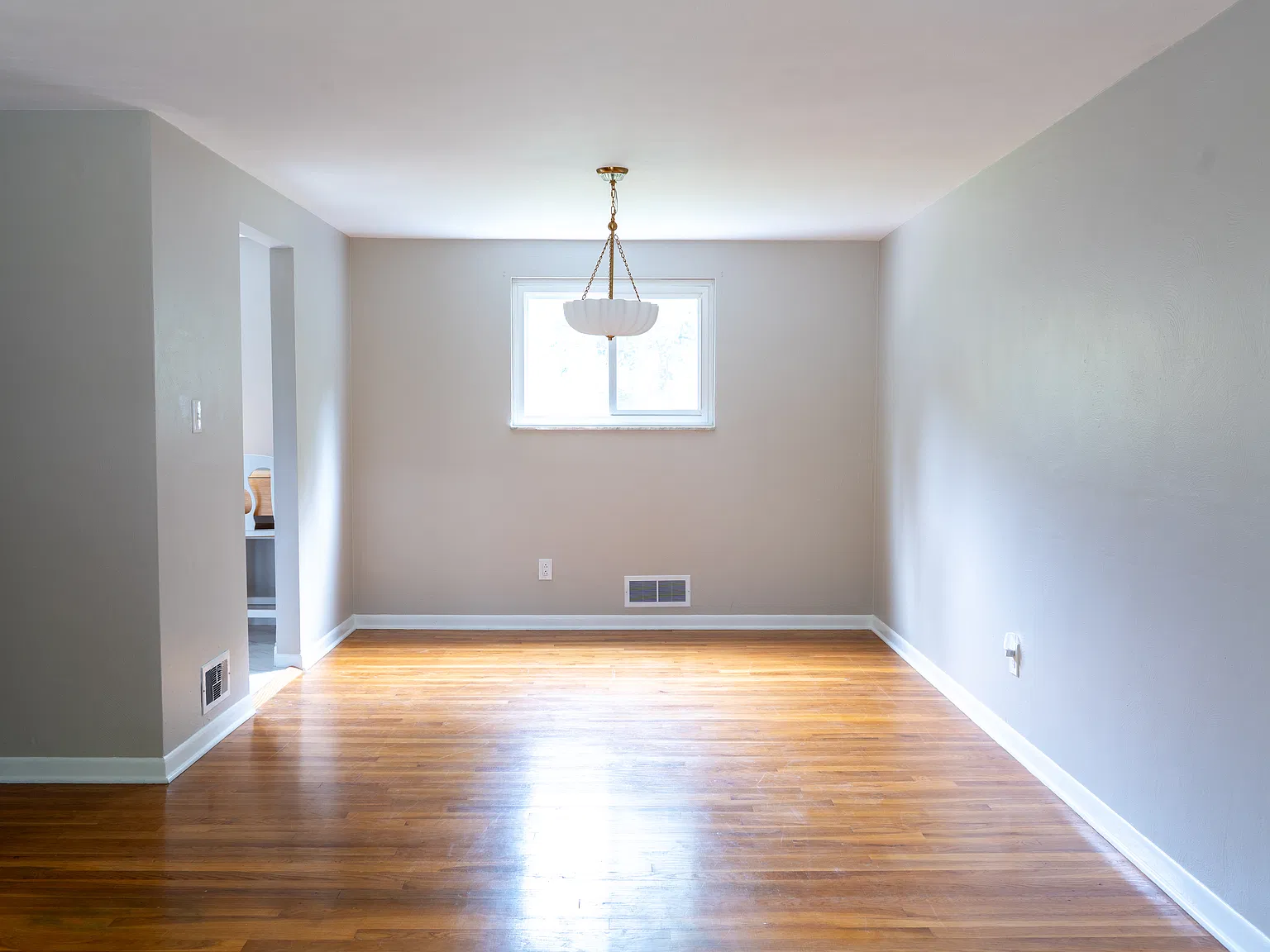 3 bed, 1.5 bath, 1309 sqft, $1,895 — Photo 4
