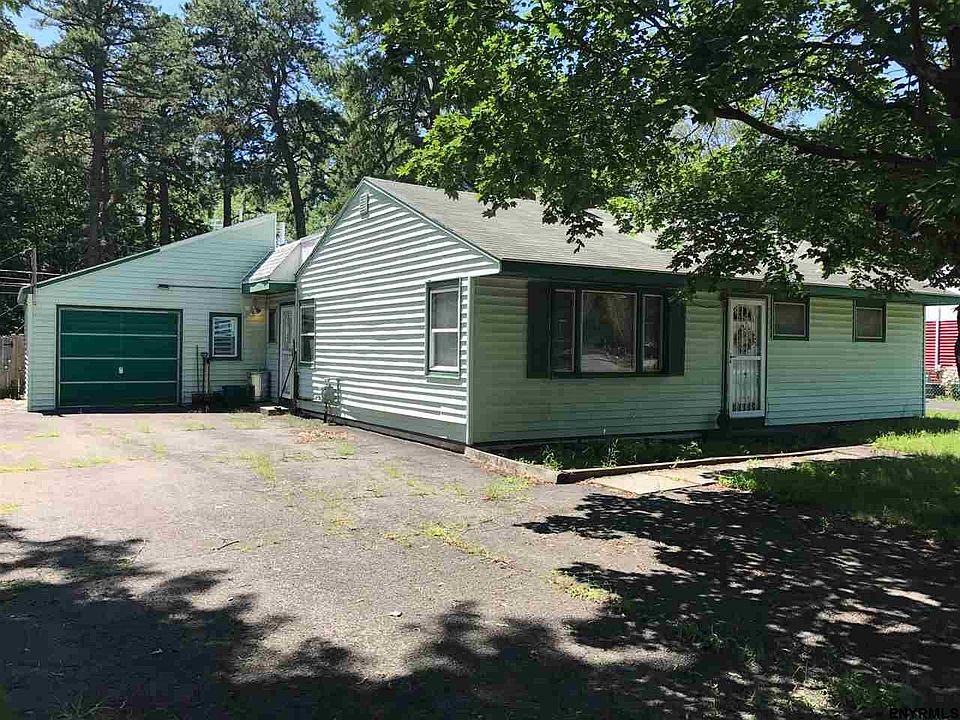1st image of 25 Robert Dr