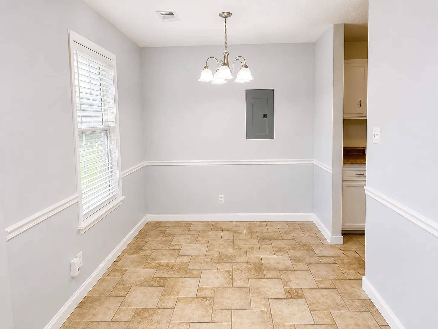3 bed, 2.0 bath, 968 sqft, $1,450 — Photo 3