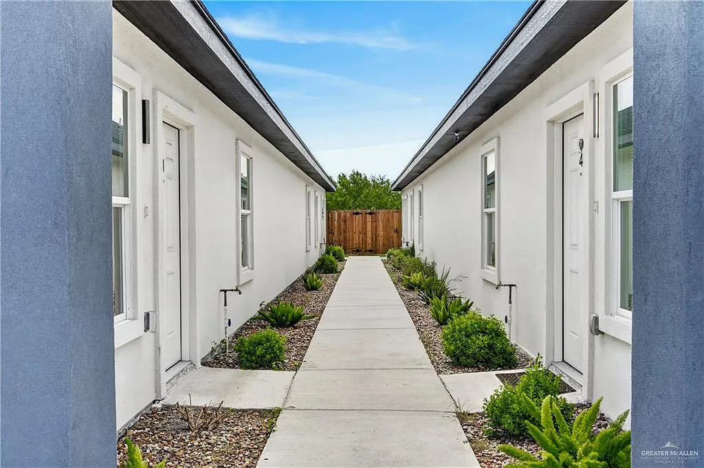 3 bed, 2.0 bath, 1106 sqft, $1,350 — Photo 2