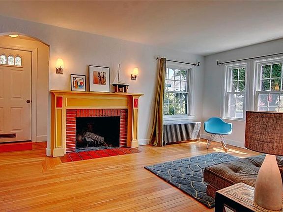 2nd image of 136 Barney St