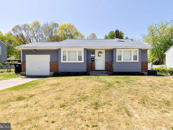 912 Aston Martin Dr, Lindenwold, NJ 08021