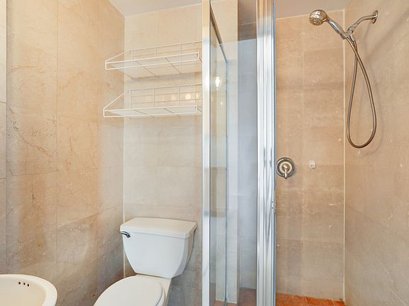 5th image of 118 Bedford Ave #4RR