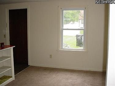 4th image of 218 Roosevelt Ave
