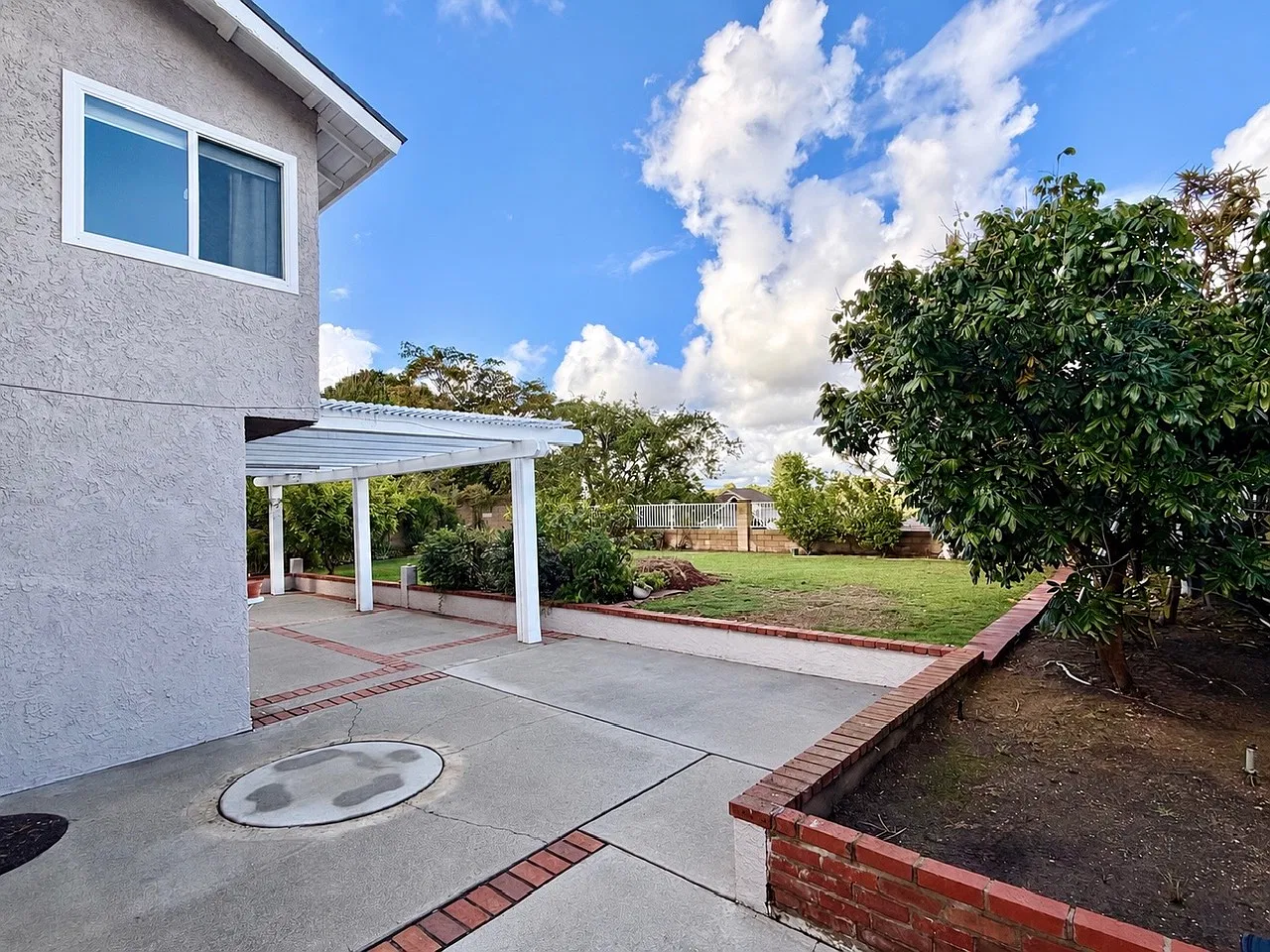 4 bed, 2380 sqft, $4,500 — Photo 2