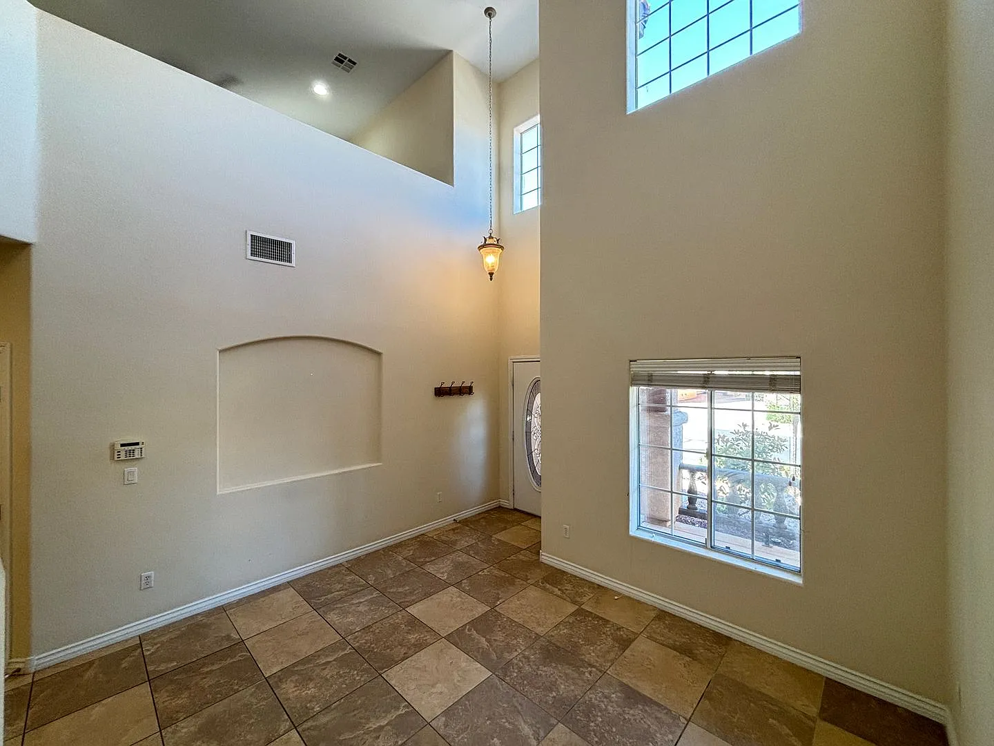 Gorgeous 3Bed/2Bath/2Car, 2-Story Home located in Caparola at Southern Highlands — Photo 3