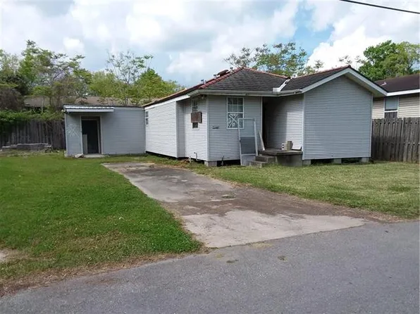 1916 Tino Ln, Violet, LA 70092