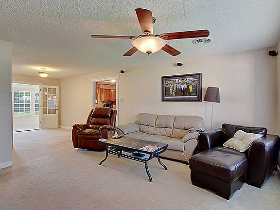 5th image of 135 Pleasant Valley Dr