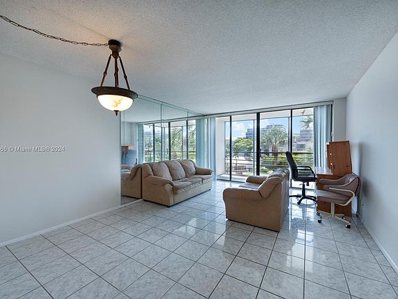 2nd image of 20500 W Country Club Dr APT 403