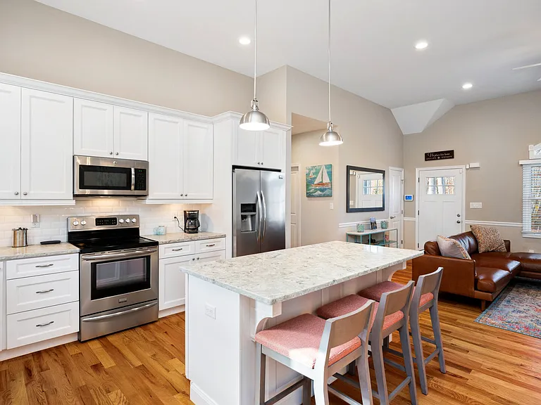 380 Homestead Way — Photo 11