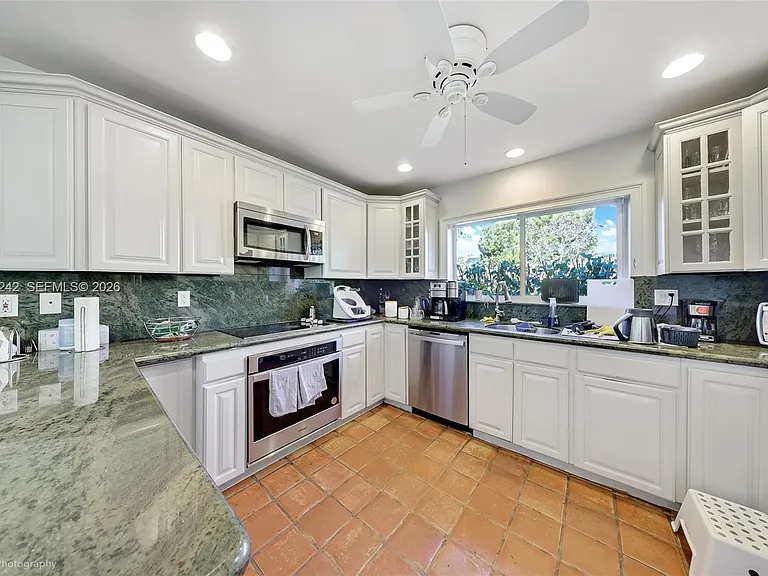 526 Satinwood Dr — Photo 8