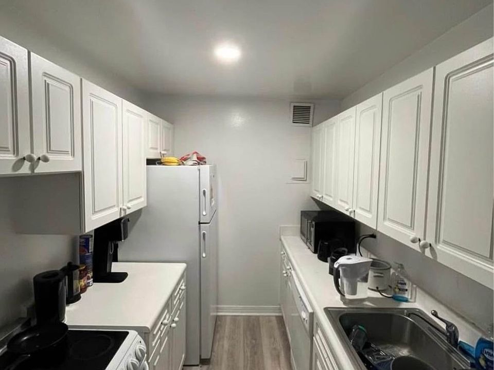 1st image of 50 W 34th St #7B062