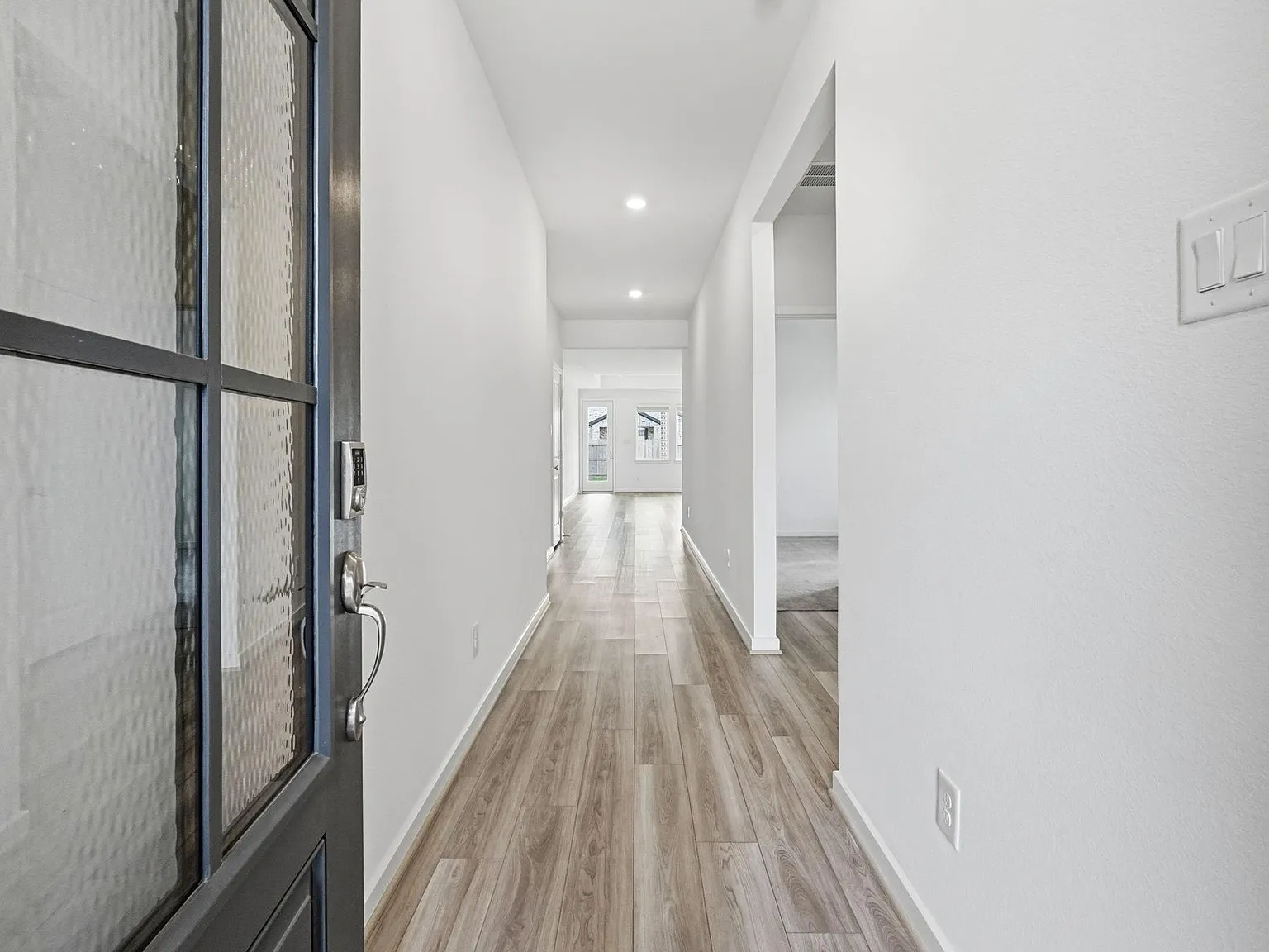 3 bed, 2.0 bath, 1679 sqft, $2,450 — Photo 3