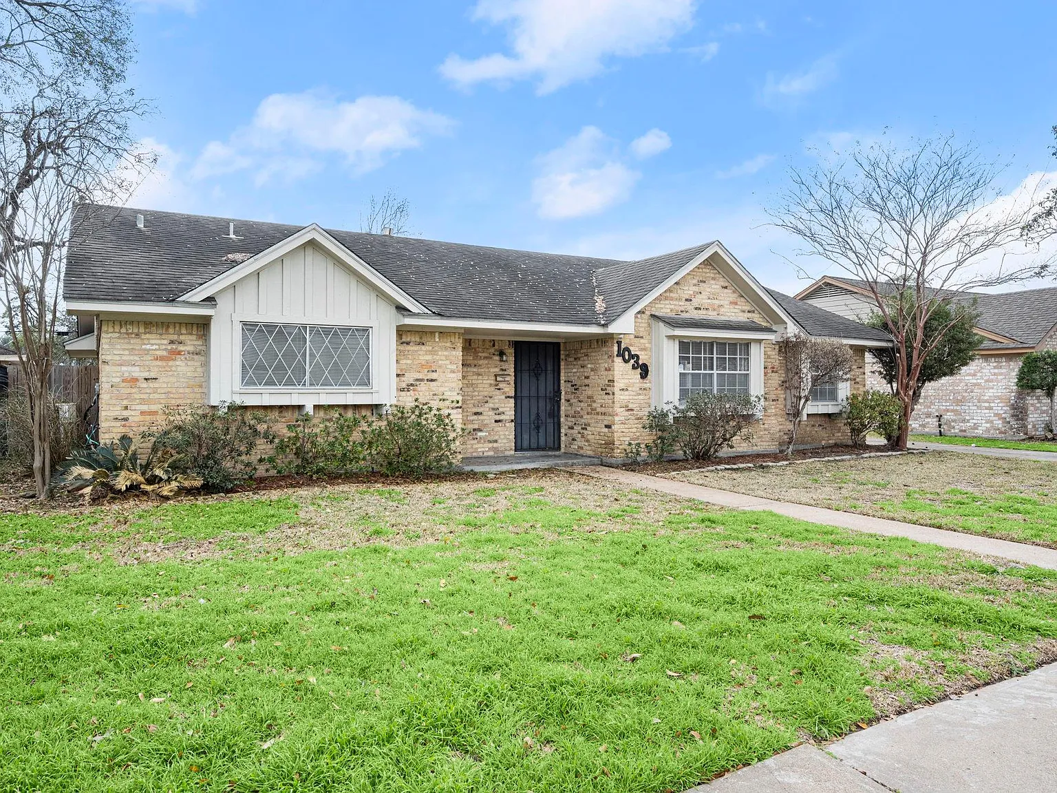 3 bed, 2.0 bath, 1898 sqft, $1,895 — Photo 2