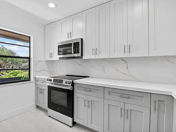 2nd image of 9272 Vista Del Lago #28F