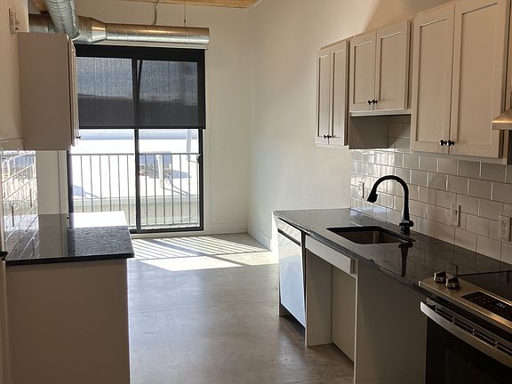 5th image of 304 5th St #202