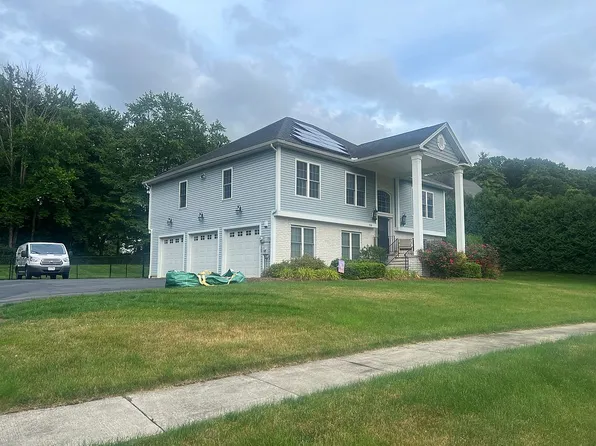 518 Shaker Rd, East Longmeadow, MA 01028