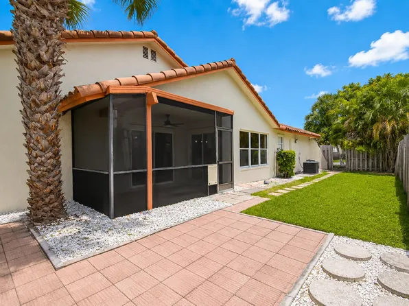 7407 Silver Woods Ct, Boca Raton, FL 33433
