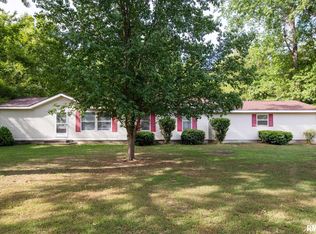 124 Merry Acres Ln, Carterville, IL 62918
