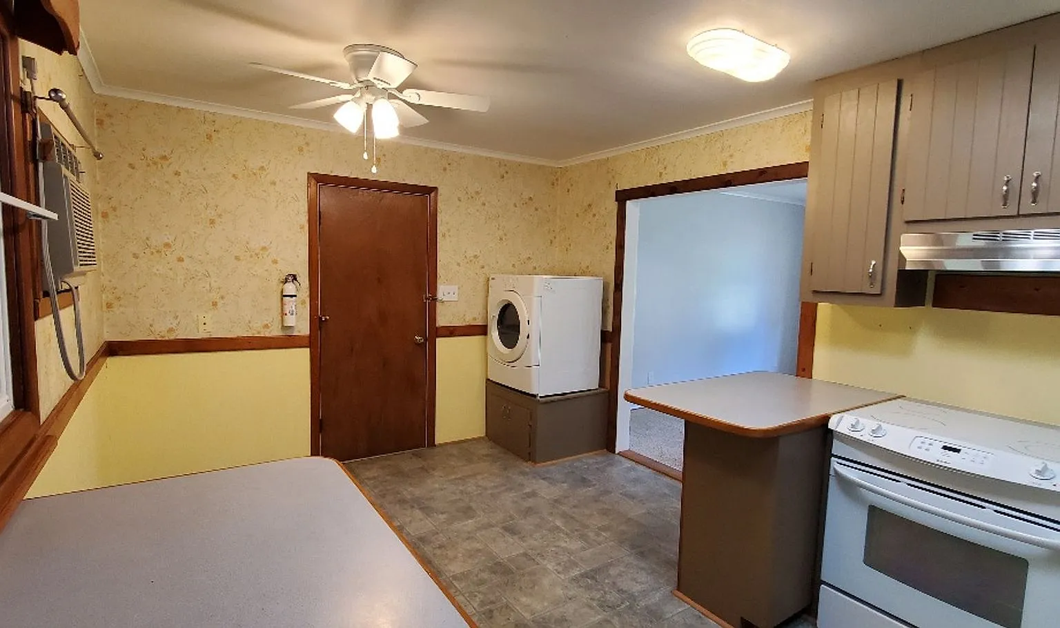 Charming 3BR/1.5BA Home in Oxford Heights Subdivision — Photo 4