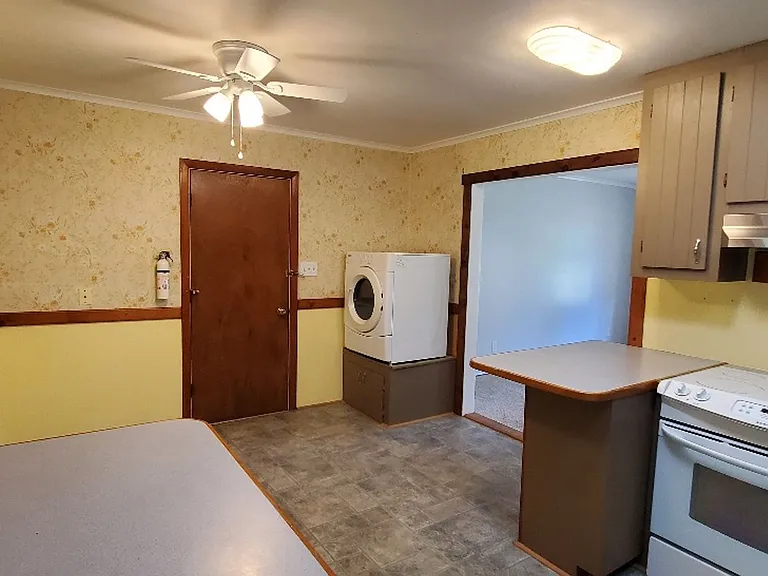 1618 Lexington Dr — Photo 4